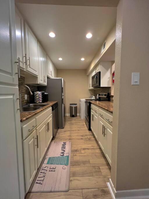Beautiful/Spacious 2 Bedroom Houston Near Galleria Buitenkant foto