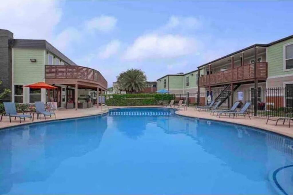 Beautiful/Spacious 2 Bedroom Houston Near Galleria Buitenkant foto