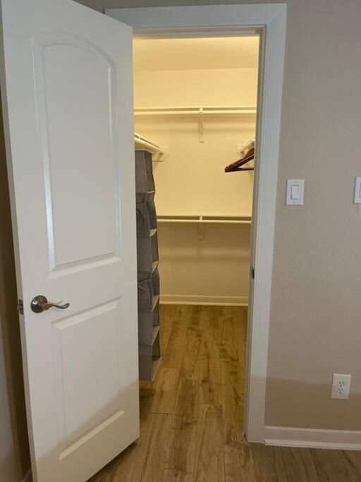 Beautiful/Spacious 2 Bedroom Houston Near Galleria Buitenkant foto