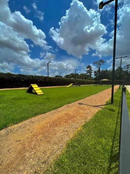 Beautiful/Spacious 2 Bedroom Houston Near Galleria Buitenkant foto