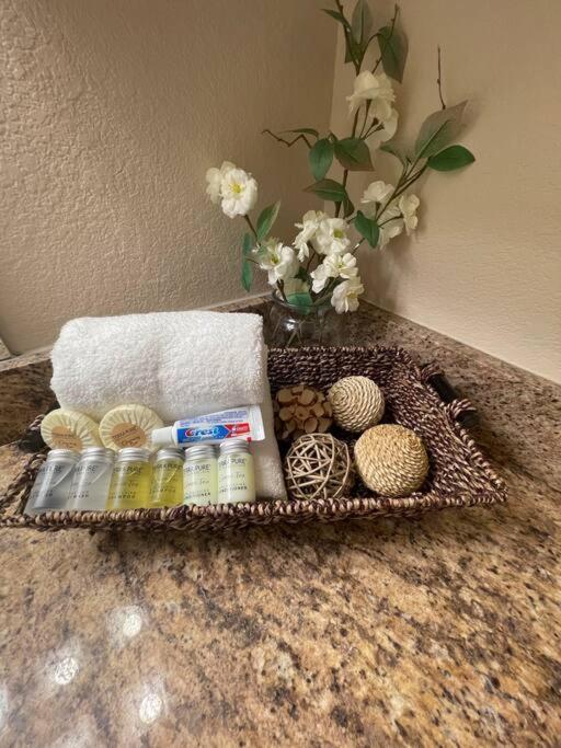 Beautiful/Spacious 2 Bedroom Houston Near Galleria Buitenkant foto